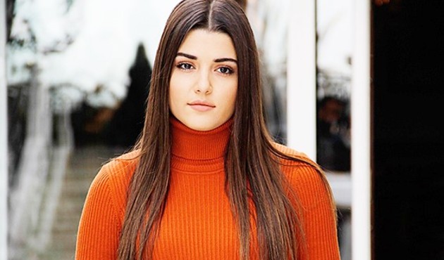 Hande Erçel'den bu geceye özel sürpriz!