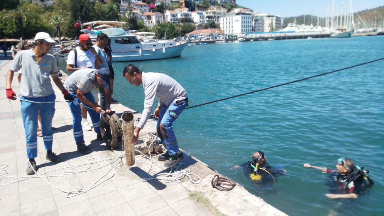 Fethiye'de deniz temizliği: Denizden market arabası çıktı