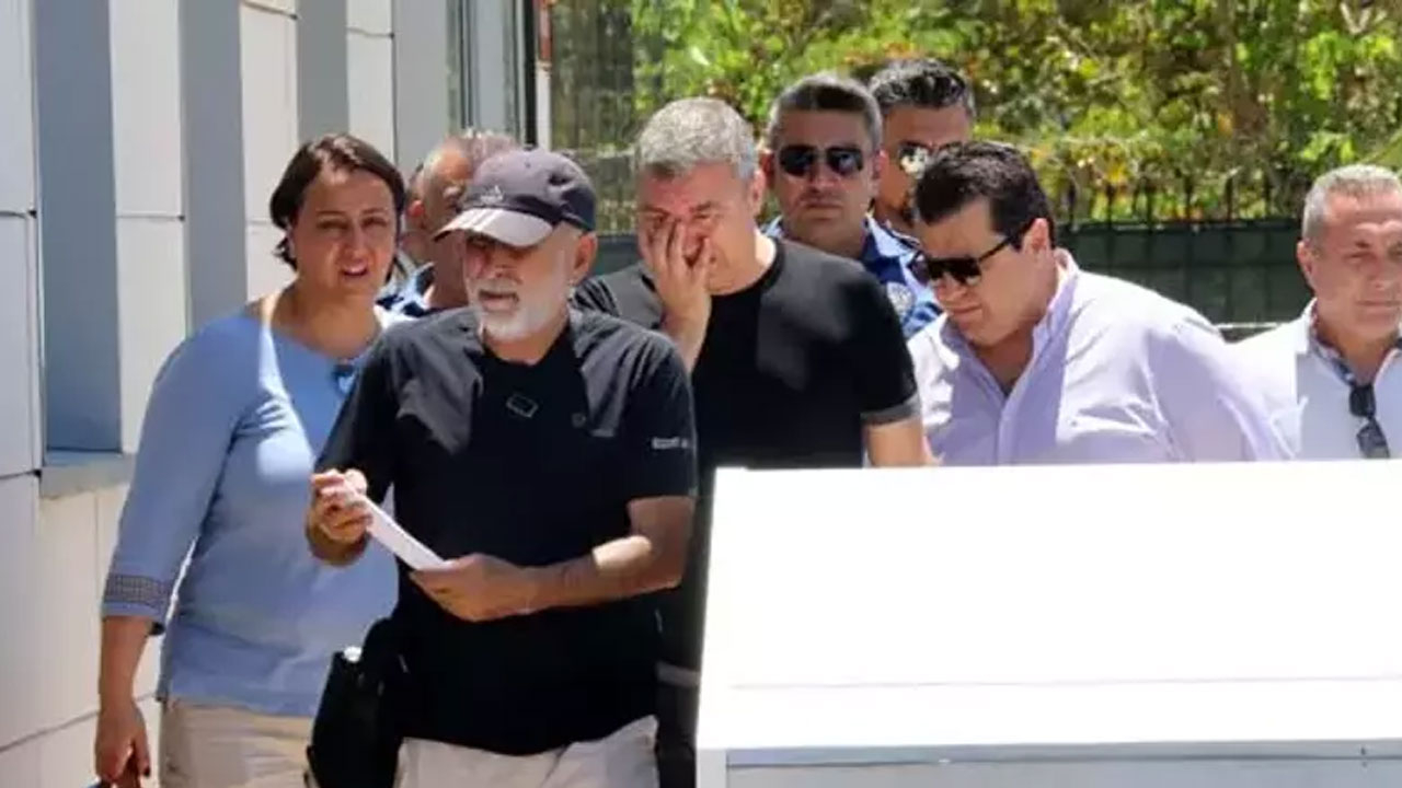 Gazeteci İsmail Küçükkaya'nın annesi son yolculuğuna uğurlandı