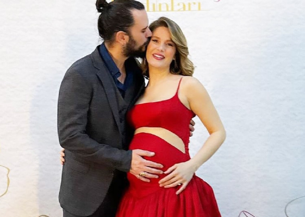 Burcu Biricik kızını kucağına aldı! İşte bebeğine verdiği isim...