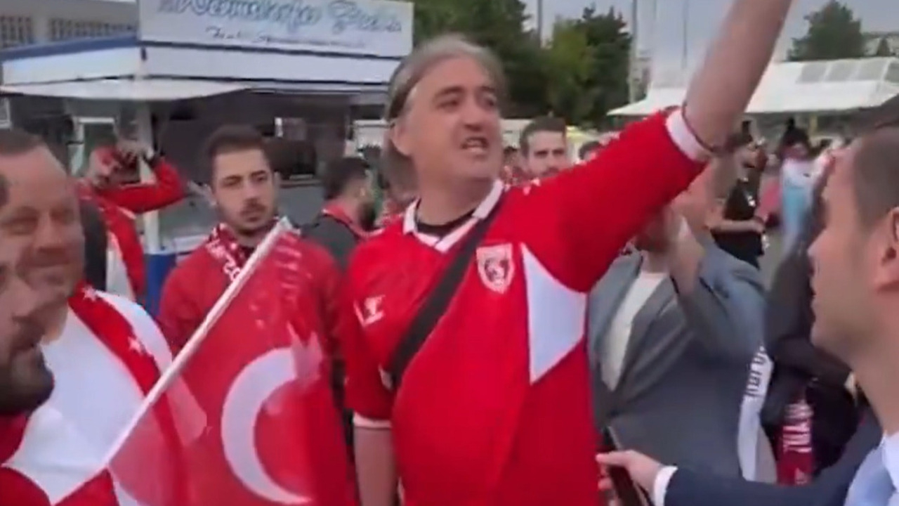 Mehmet Büyükekşi'ye taraftarlardan şok protesto: Yuhaladılar...