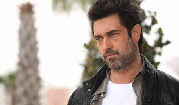 Burak Hakkı’nın sahne imajı şaşırttı!