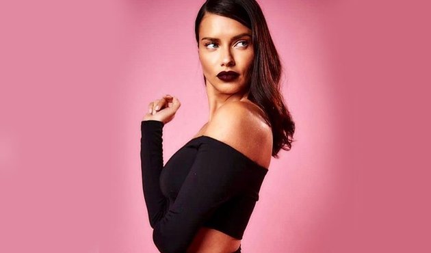 Adriana Lima ve Metin Hara aşkından yeni kare!