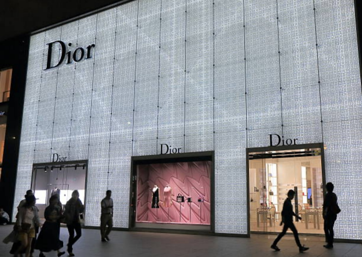 Savcı soruşturma başlattı! Dior 57 Euro'ya ürettiği çantaları 2 bin 780 Euro'ya satıyormuş