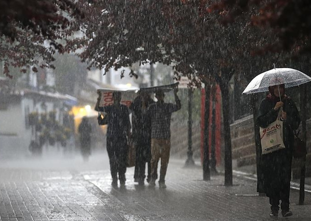 Kavurucu sıcaklara kısa bir mola! Meteorolojiden 4 il için kuvvetli yağış uyarısı