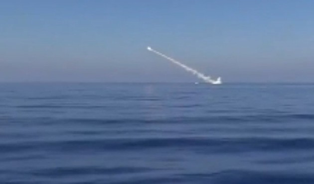 Rus donanması DEAŞ'ı 7 füzeyle vurdu!