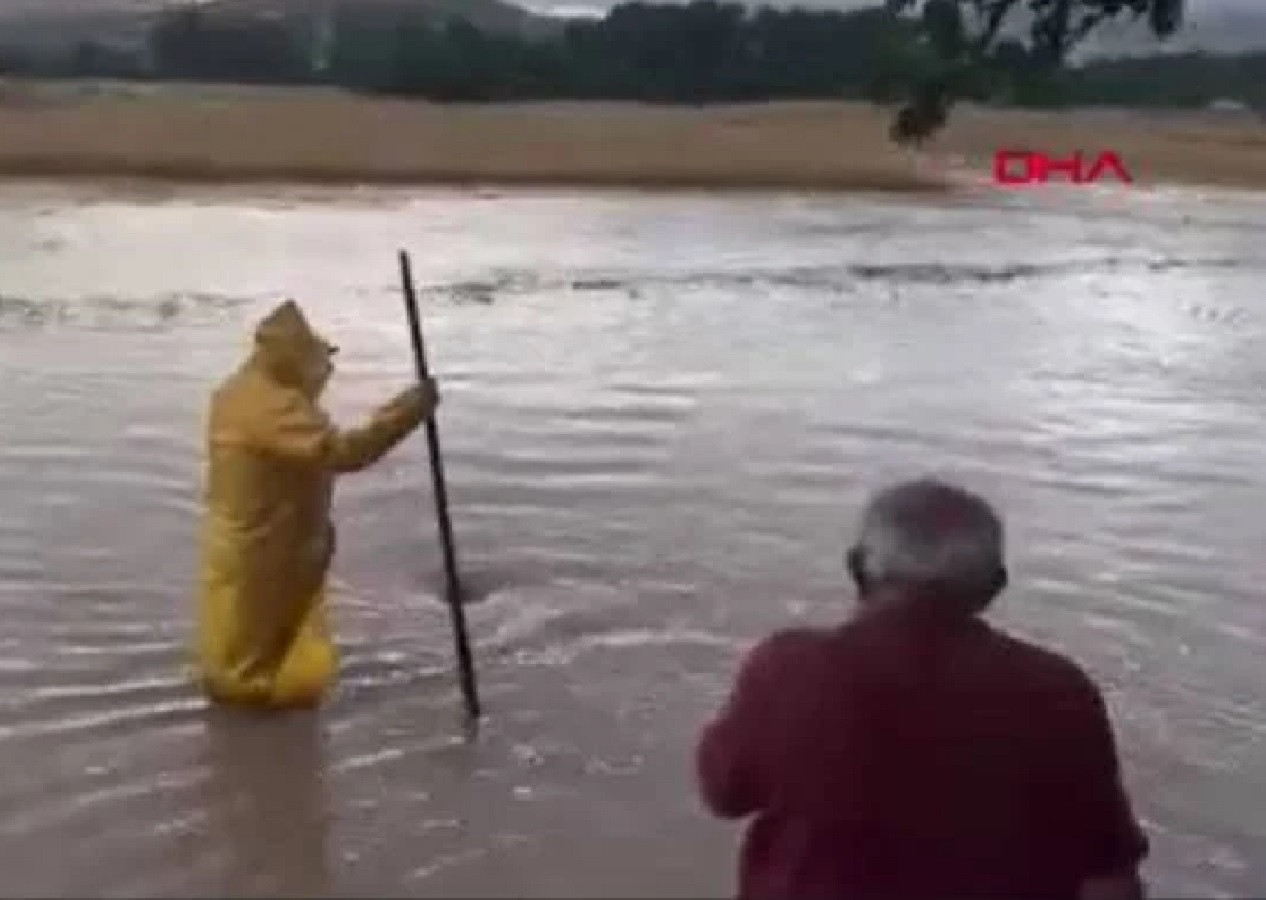 Tokat’ta etkili olan sağanak yağış yolları göle çevirdi!