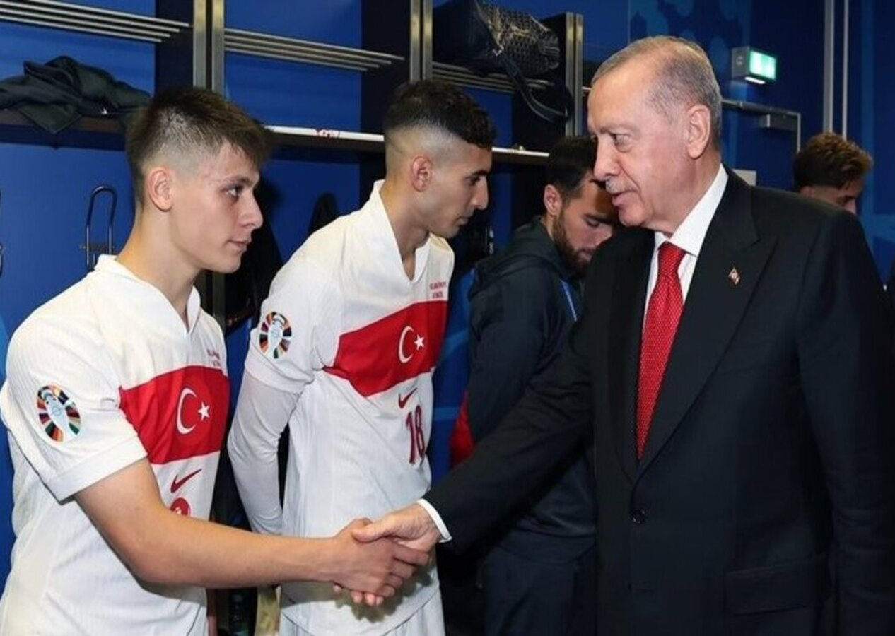 Cumhurbaşkanı Recep Tayyip Erdoğan soyunma odasına indi, Millileri tebrik etti!