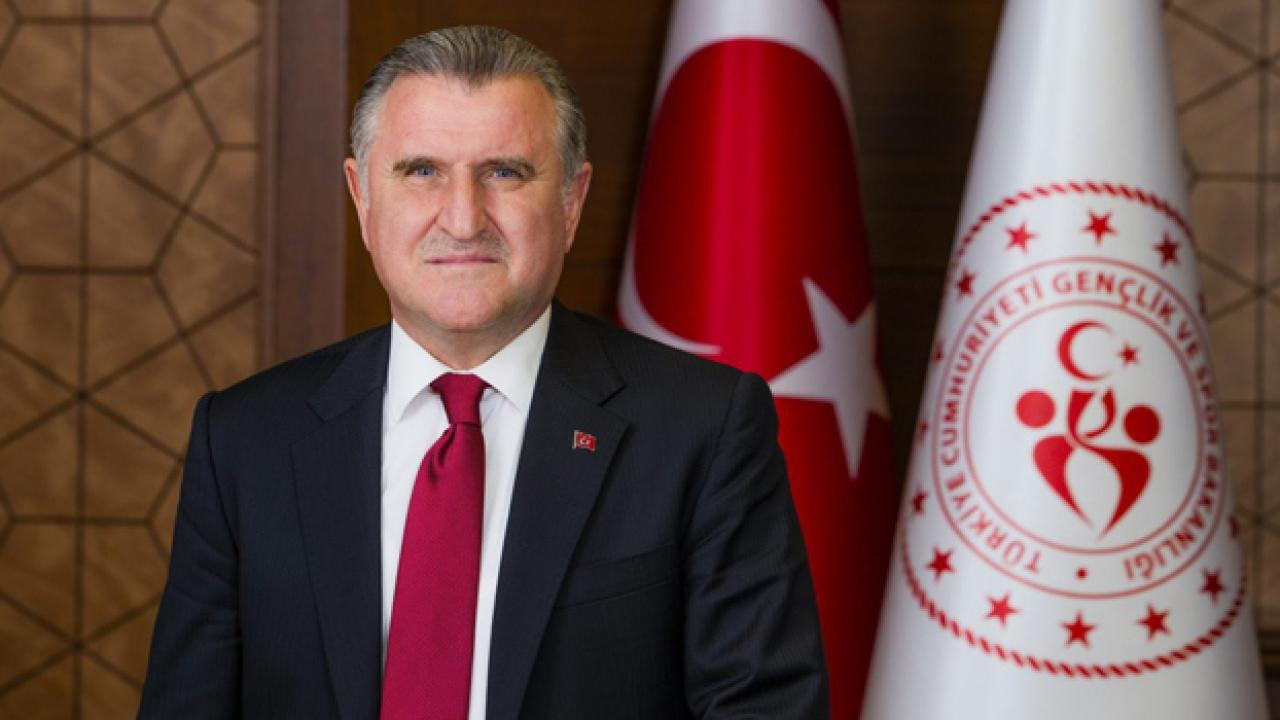 Bakan Bak’tan 17 Yaş Altı Erkek Basketbol Milli Takımı’na tebrik