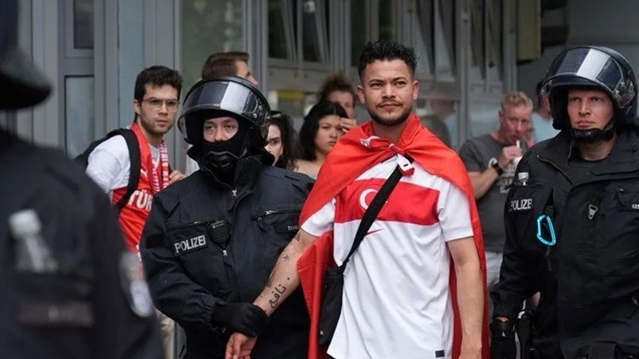 Skandal bahane: Hollanda - Türkiye maçı öncesinde bazı Türk taraftarlar gözaltına alındı!