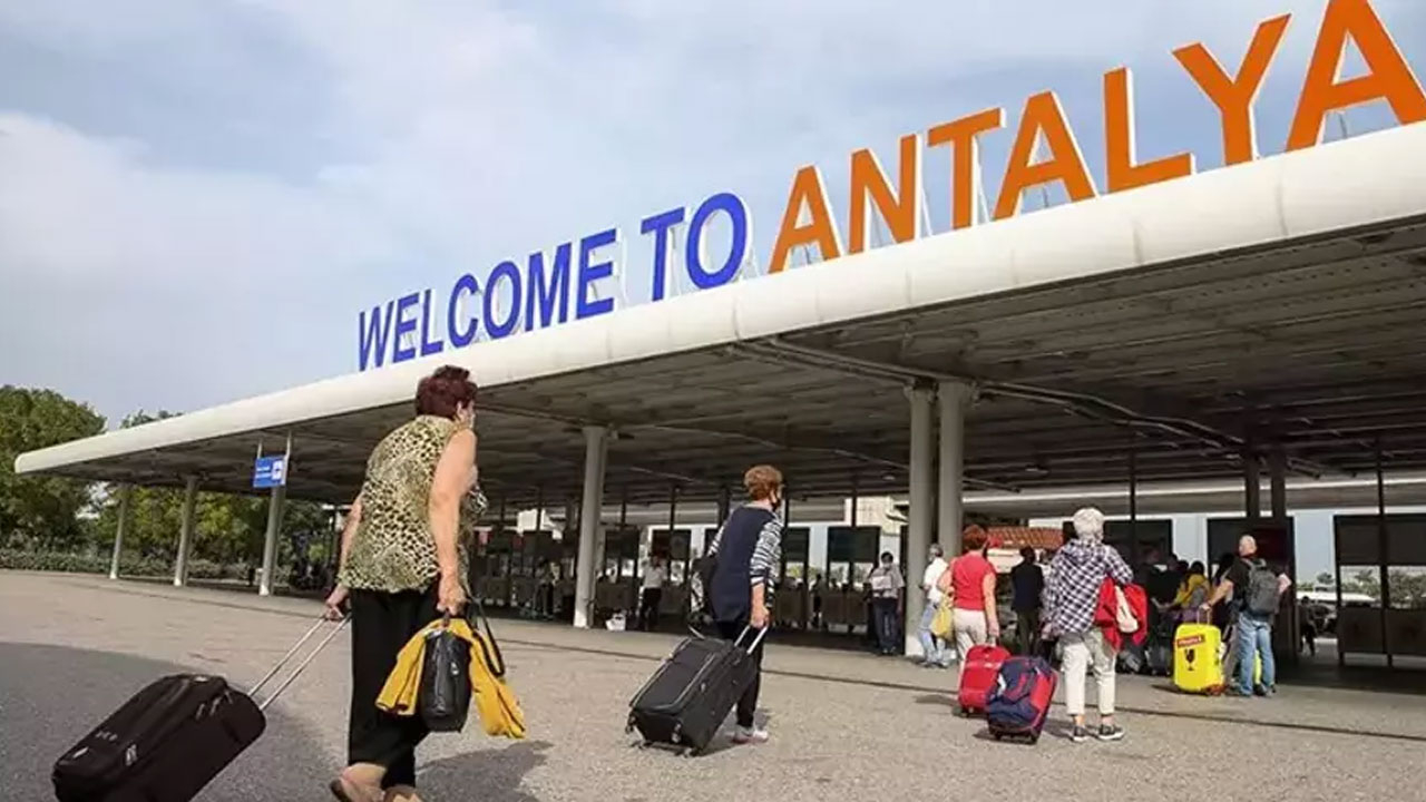 DHMİ açıkladı! Antalya Havalimanı 5 milyondan fazla yolcuya hizmet verdi