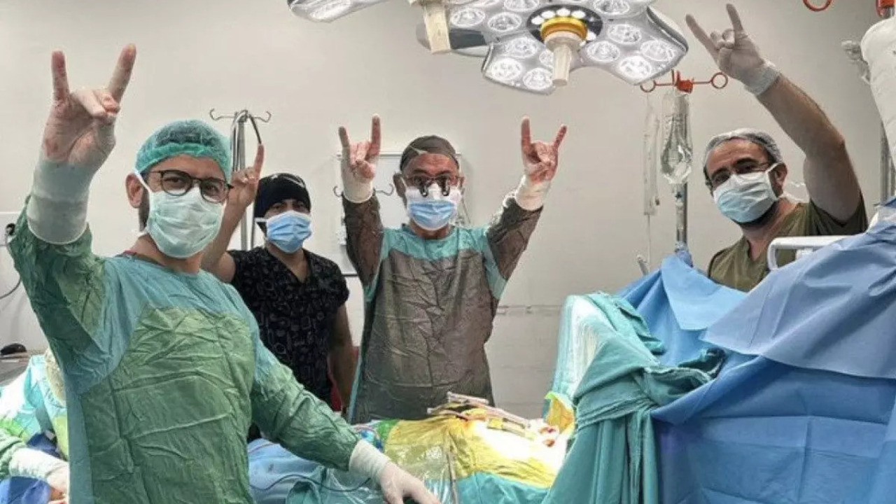 Doktorların 'Bozkurt' işareti TTB’de hazımsızlık yarattı!
