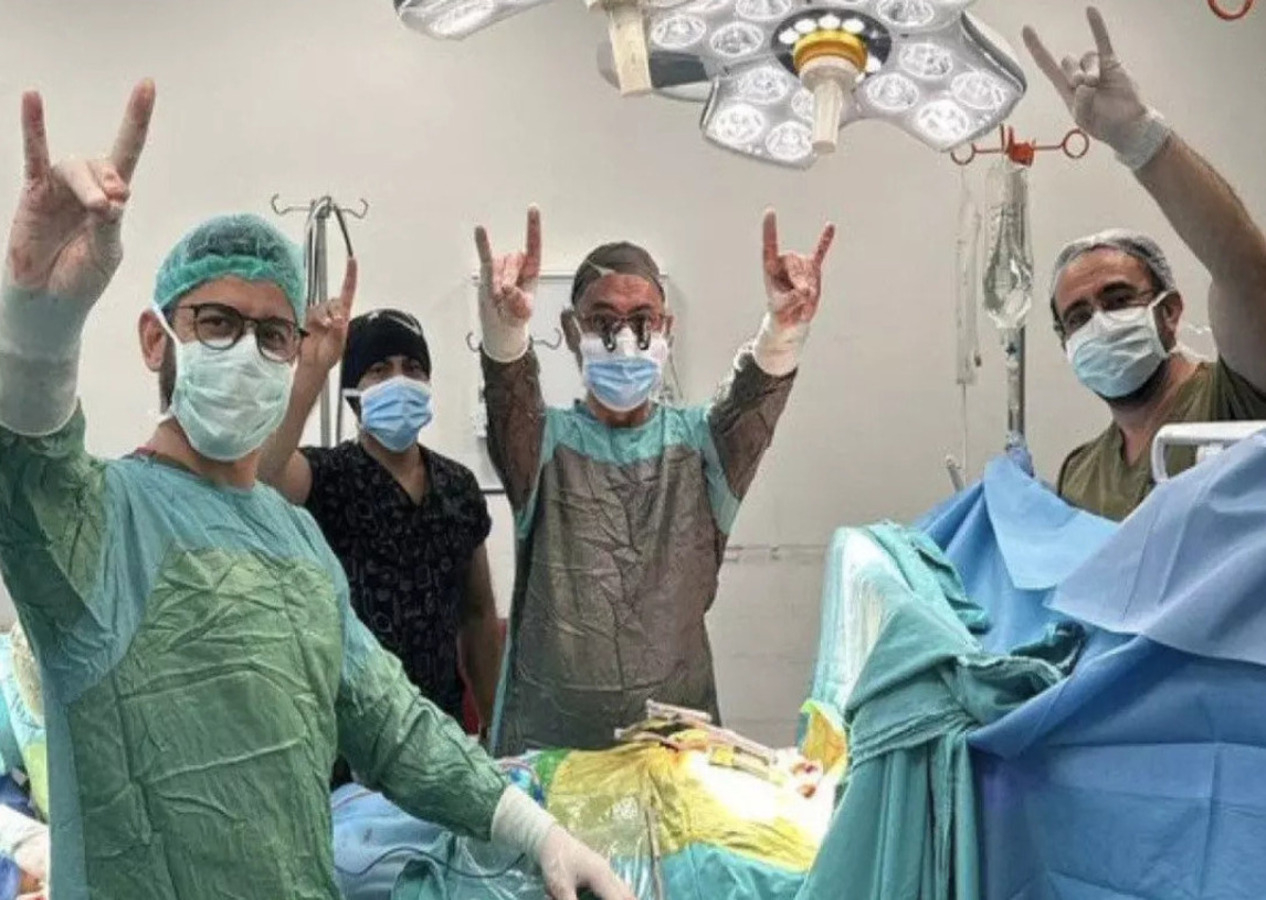 Doktorların 'Bozkurt' işareti TTB’de hazımsızlık yarattı!