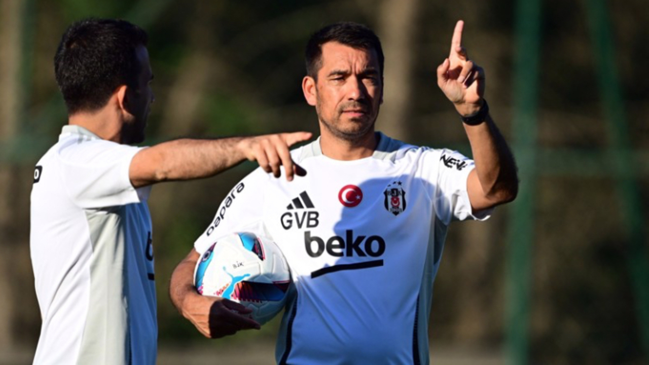 Beşiktaş'ın Slovenya kampı kadrosu belli oldu: Giovanni van Bronckhorst 5 oyuncunun biletini kesti!