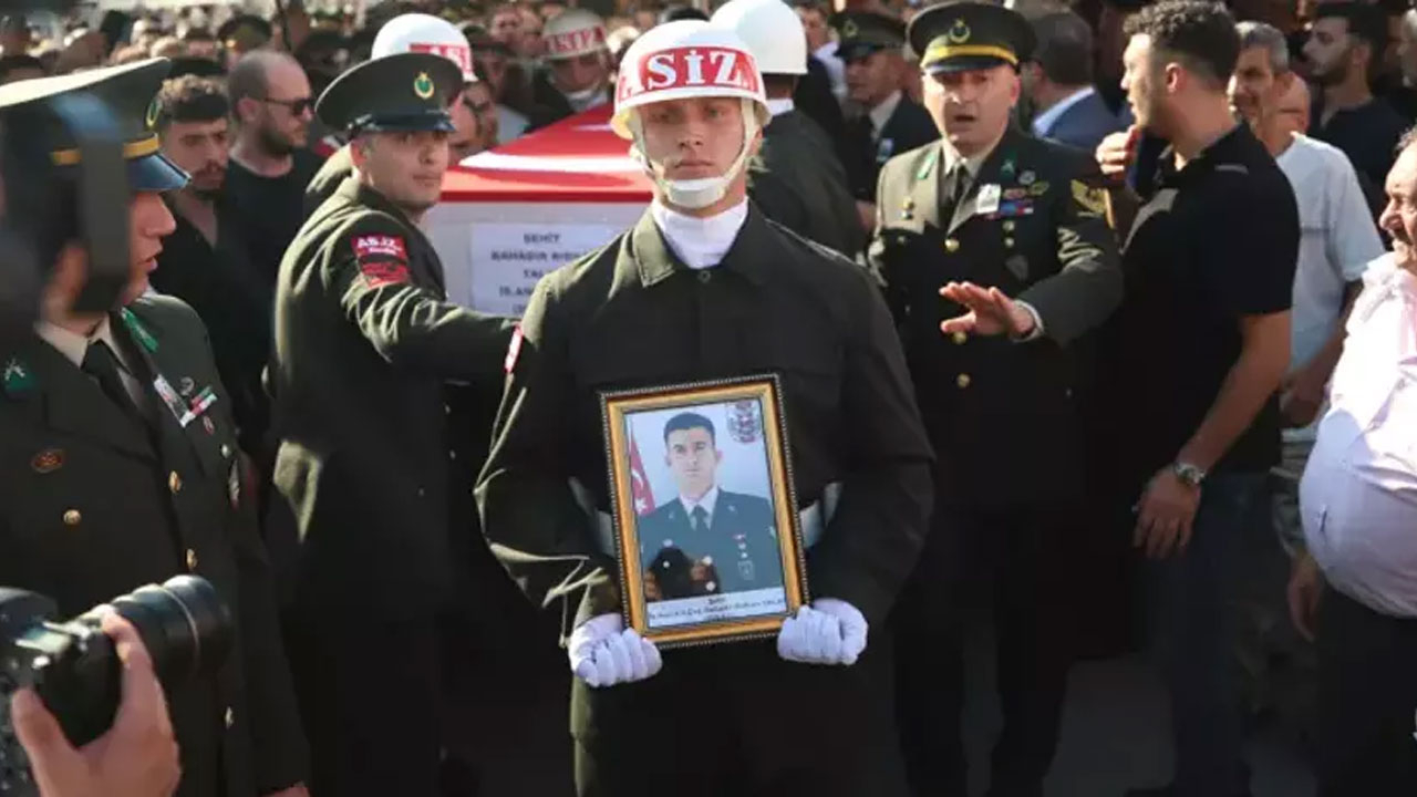 Şehit Bahadır Rıdvan Talay son yolculuğuna uğurlandı! Nişan hazırlığı yapıyordu...