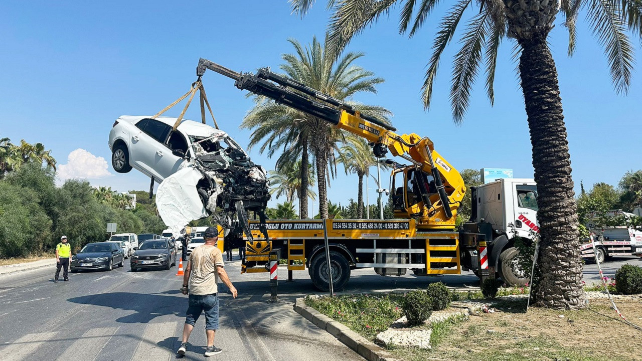 Alanya'da otomobil ile kamyonetin çarpışması sonucu 6 kişi yaralandı