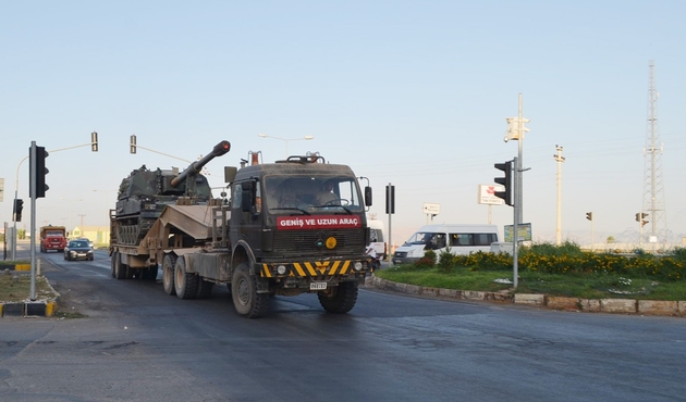 Hatay’da sınır bölgesine obüs sevkiyatı...