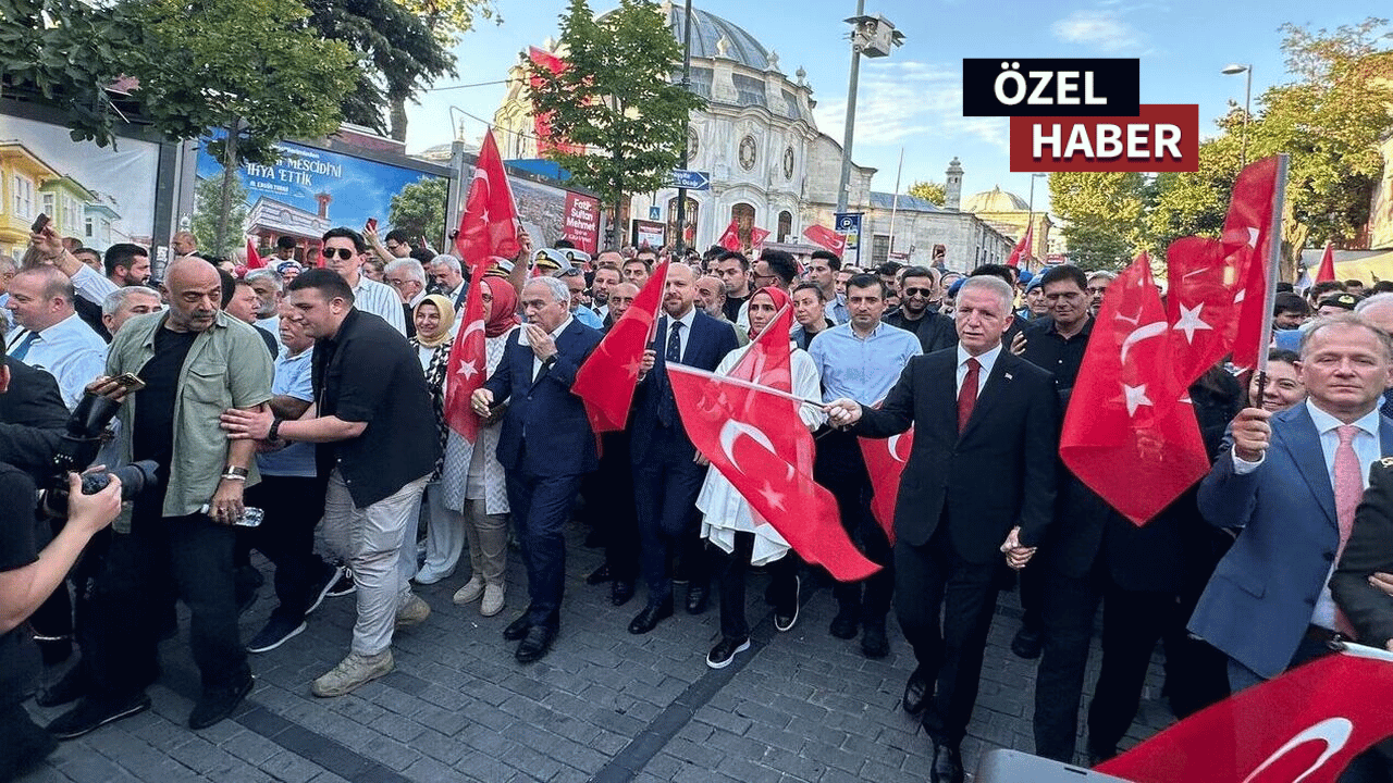 Devlet millet el ele: İstanbul Mehter Marşı ile yürüdü!