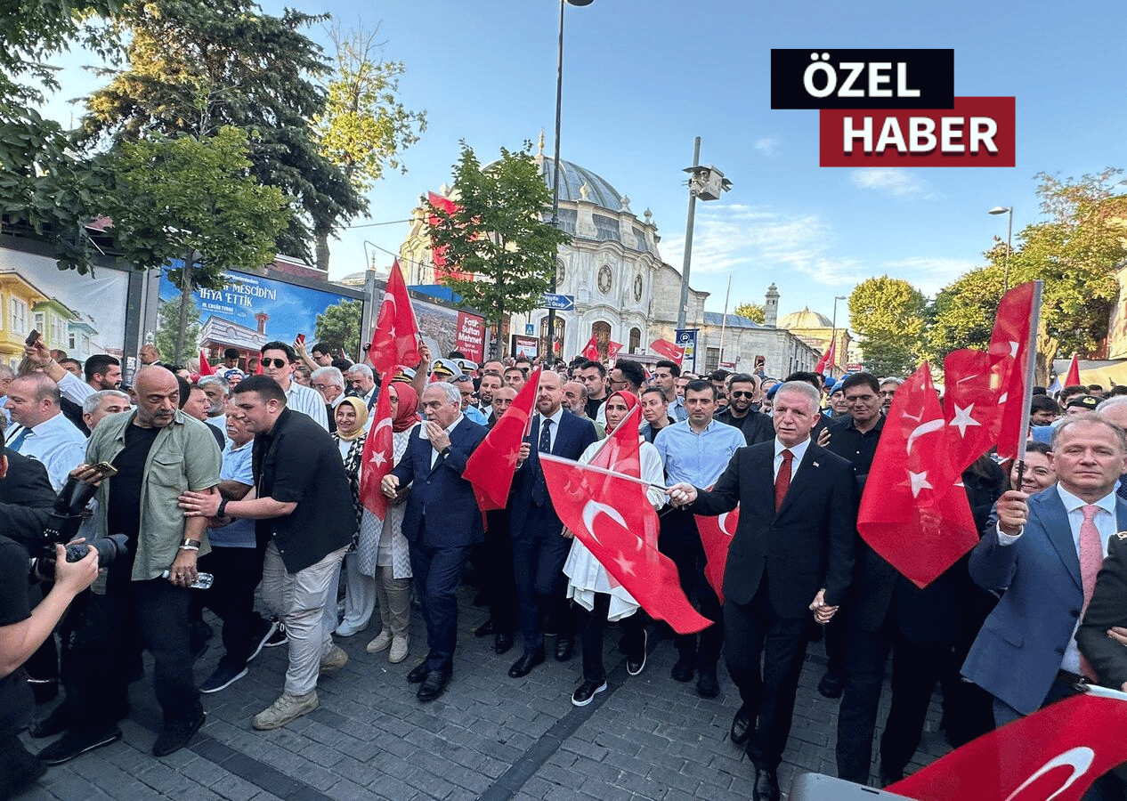 Devlet millet el ele: İstanbul Mehter Marşı ile yürüdü!