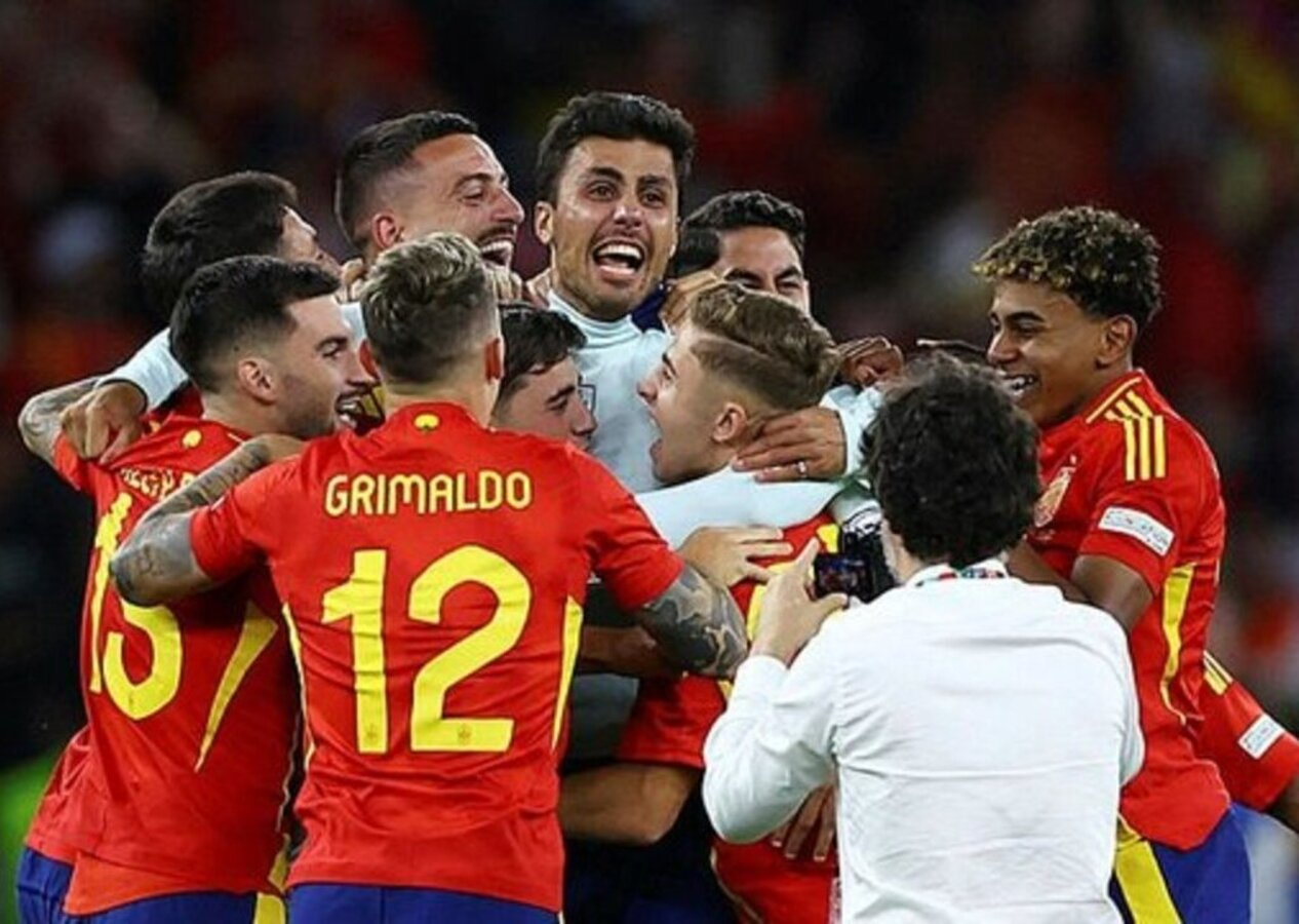 Kupa sahibini buldu, İspanya Avrupa'nın en büyüğü oldu! İspanya 2 - 1 İngiltere | Final maçının özeti