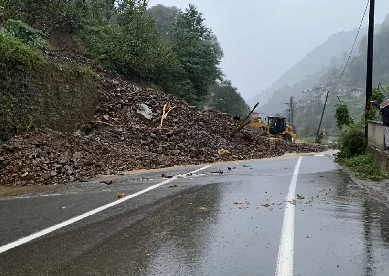 Rize'nin batısı için gök gürültülü sağanak uyarısı