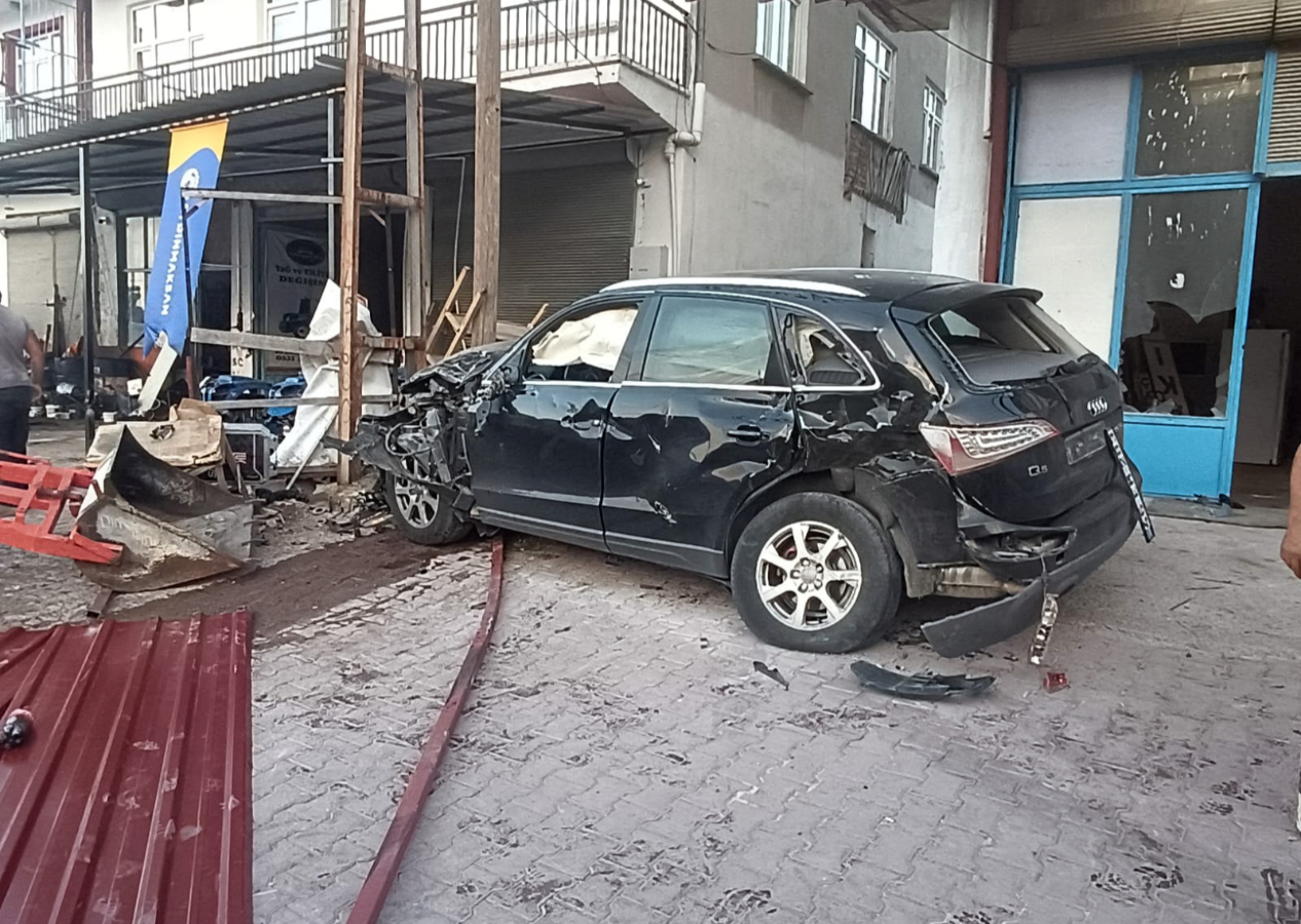 Malatya Akçadağ'da zincirleme kaza: 4 yaralı...
