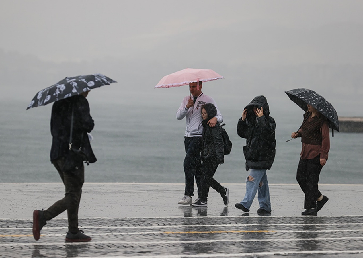 Meteorolojiden Doğu Karadeniz için kuvvetli yağış uyarısı! Marmara'da fırtınaya dikkat