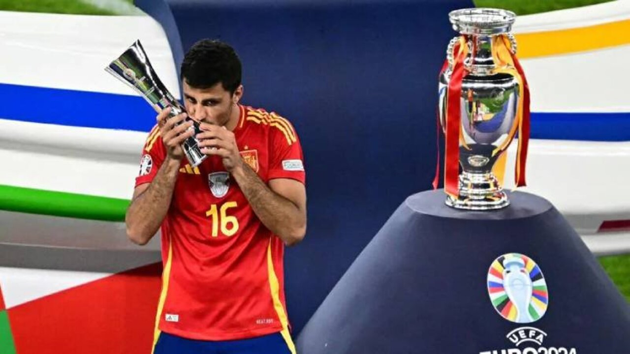 İspanya EURO 2024'e damga vurdu, turnuvanın en değerlisi Rodri oldu!