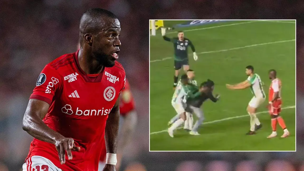 Penaltı kaçıran Enner Valencia'ya sahaya atlayan taraftar saldırı girişiminde bulundu