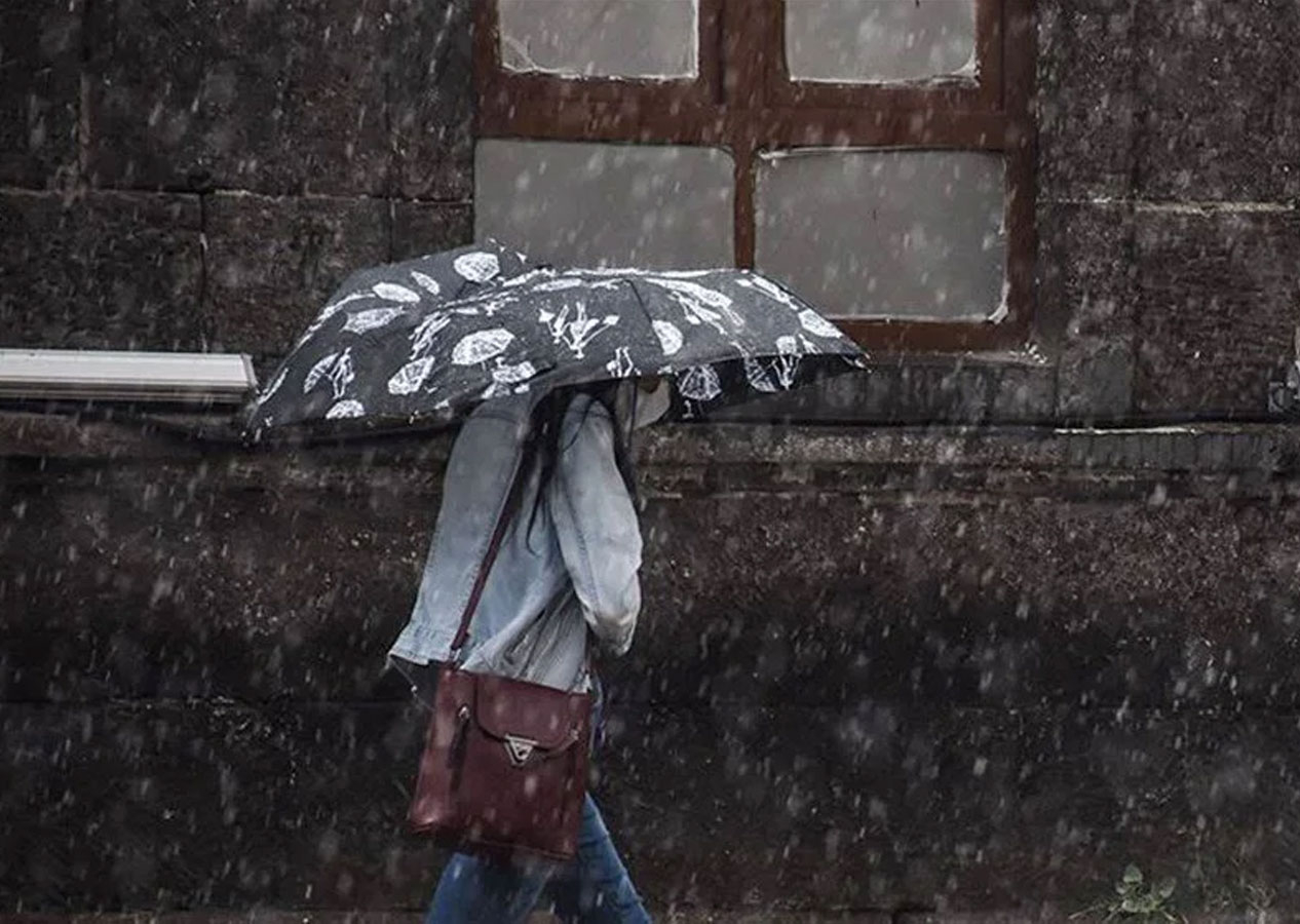 Meteoroloji'den saat vererek uyardı! Sağanak yağış uyarısı 17 kente yükseldi! İşte son hava durumu tahminleri...