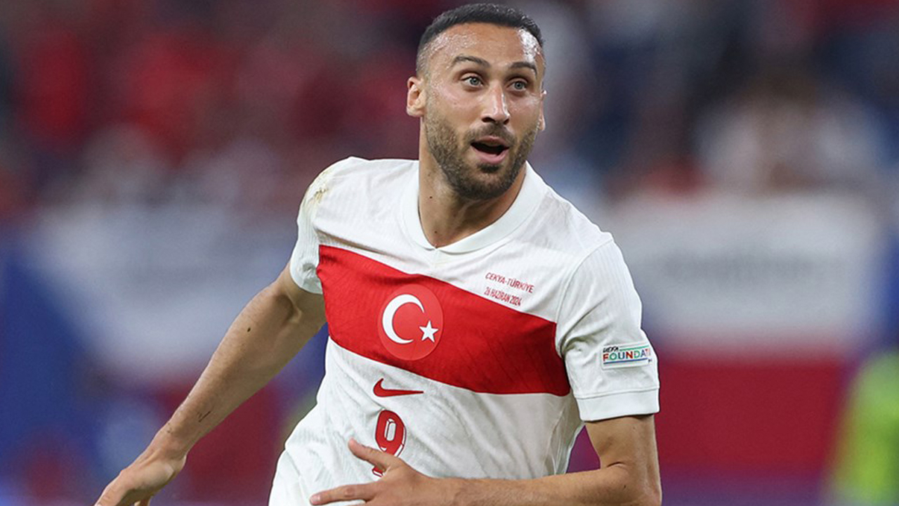 Fenerbahçe Beşiktaş'tan ayrılan Cenk Tosun'un transferini resmen açıkladı