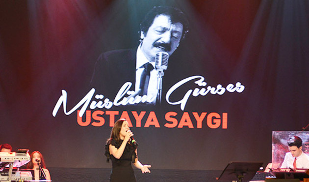 Müslüm Gürses'i anma gecesinde duygu dolu anlar!