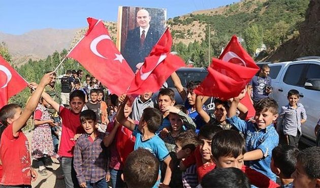 Şemdinli'de güvenlik korucusunun taziyesinde PKK'ya tepki!