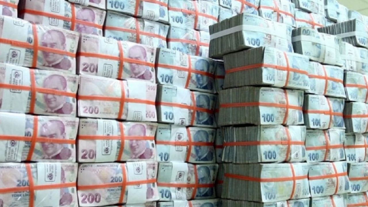 Bütçe 6 ayda 747 milyar lira açık verdi