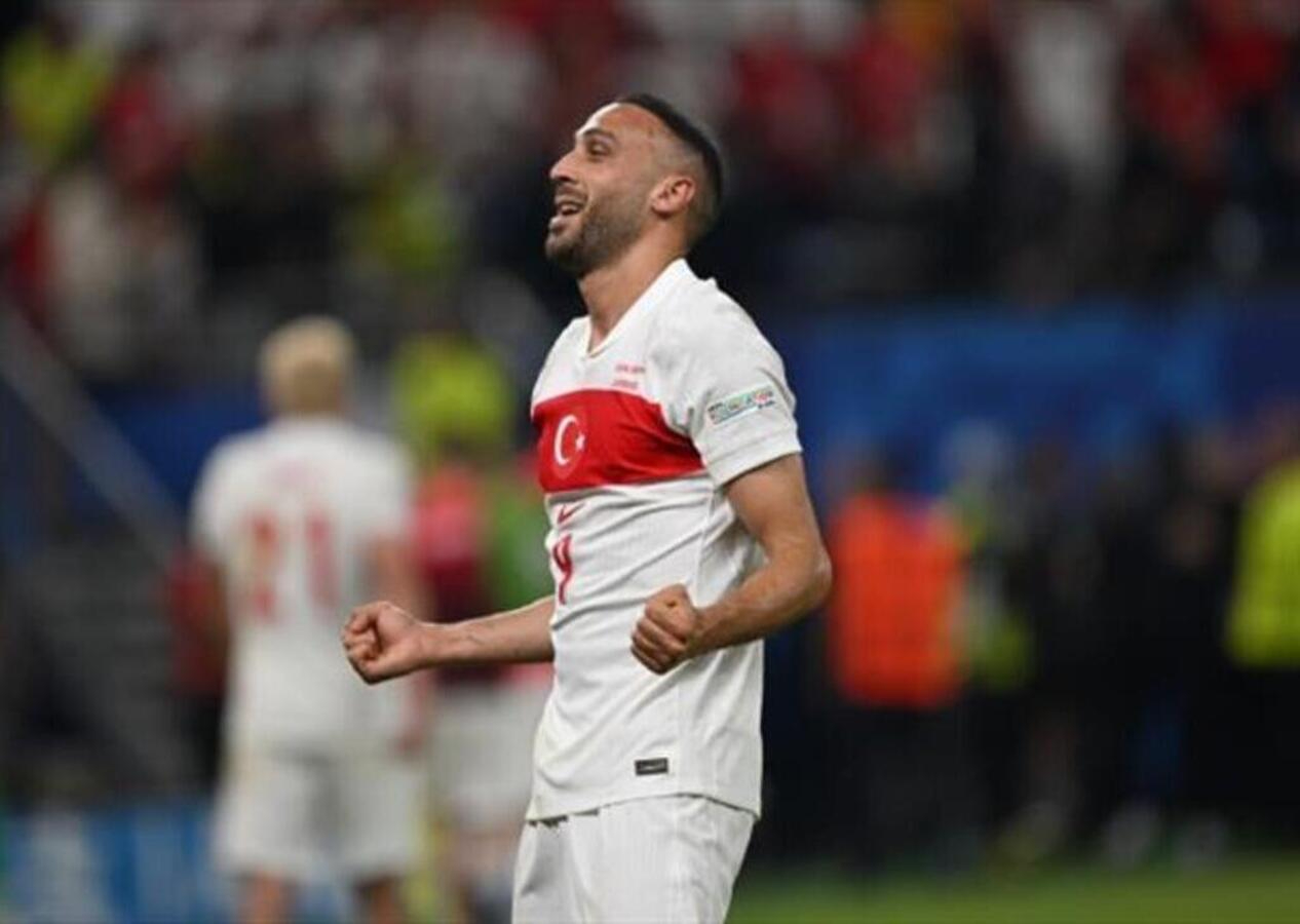 Ve yılın transferi Cenk Tosun resmen Fenerbahçe'de!