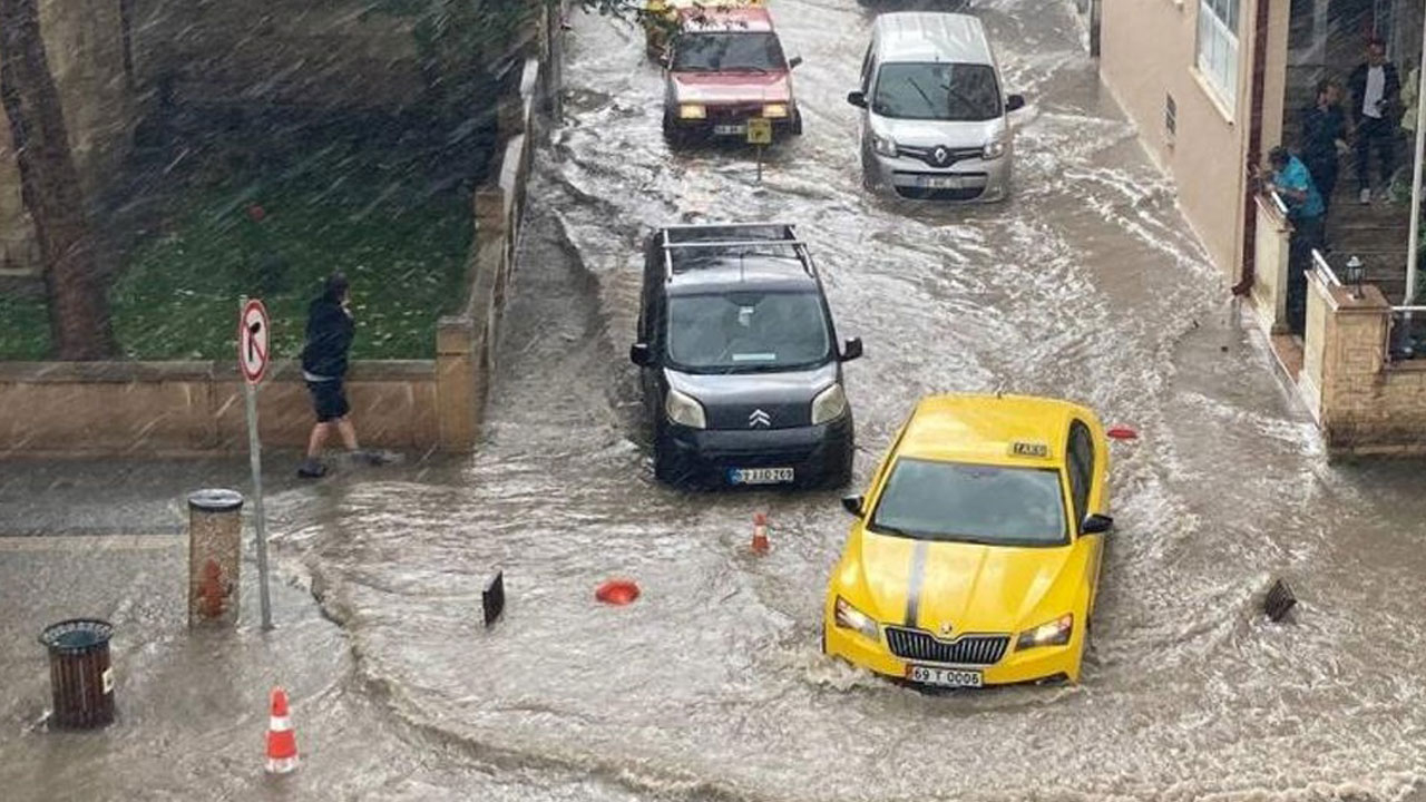 Ankara'da sağanak sonrası Esenboğa Havalimanı göle döndü