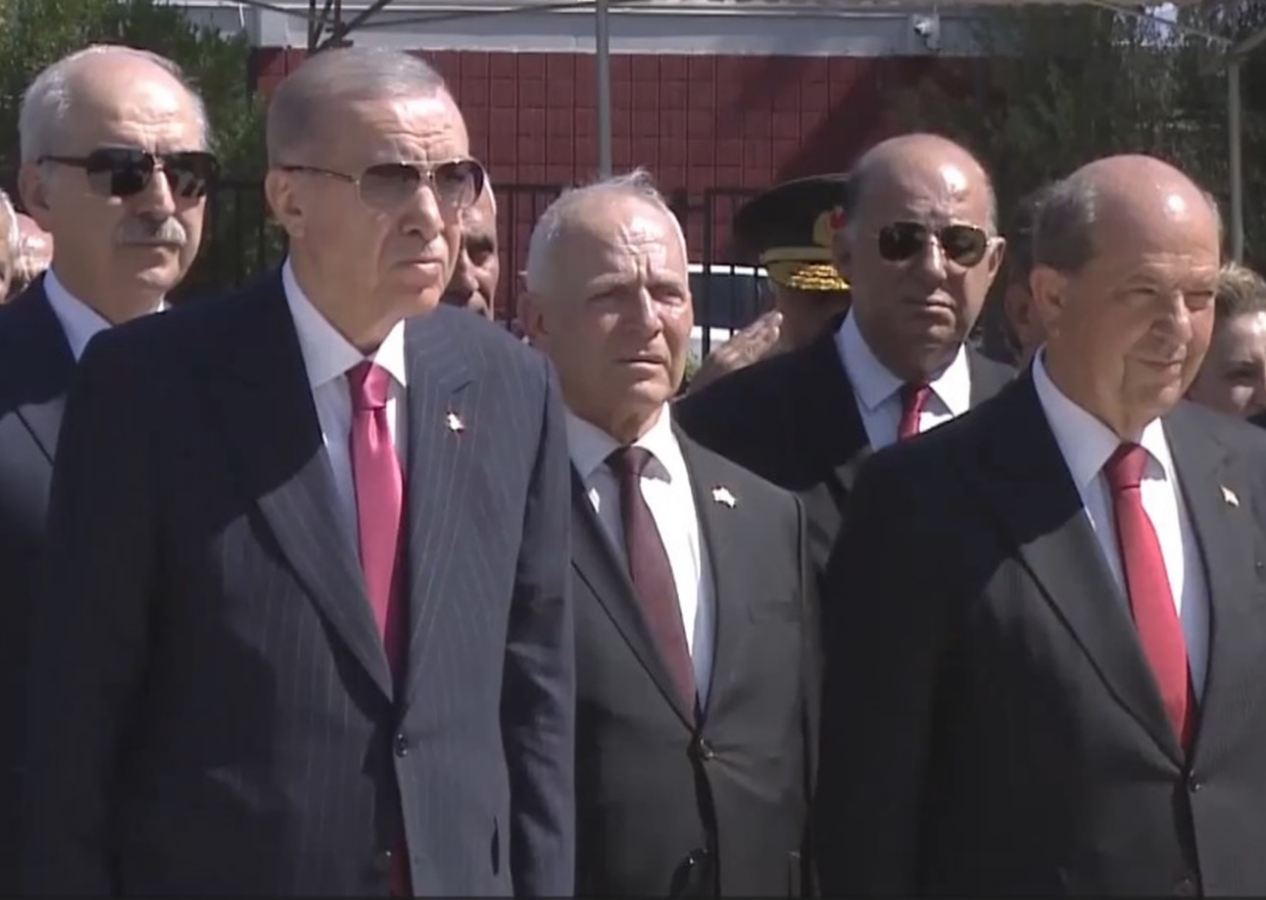 Cumhurbaşkanı Erdoğan, KKTC'de Atatürk Anıtına çelenk bıraktı! ''Kıbrıs Türk halkı bağımsızlık mücadelesini kararlılıkla sürdürüyor''