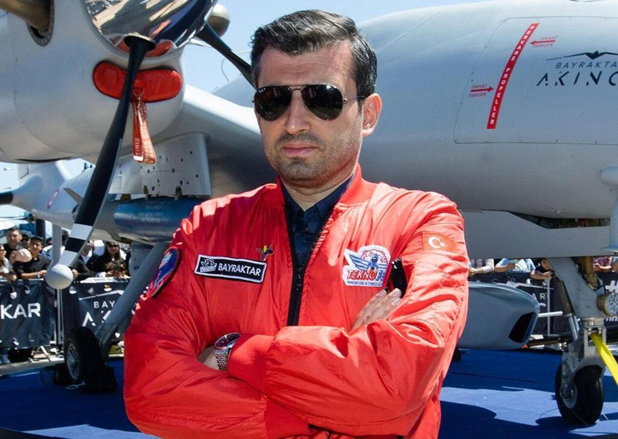 Selçuk Bayraktar'dan tüyleri diken diken eden paylaşım: Gökten, karadan ve denizden!
