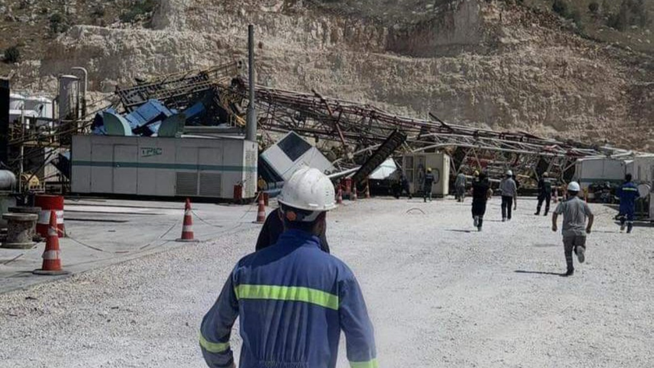 Gabar Dağı'nda petrol arama sahasında sondaj kulesi devrildi!