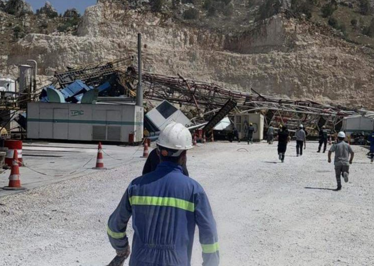 Gabar Dağı'nda petrol arama sahasında sondaj kulesi devrildi!