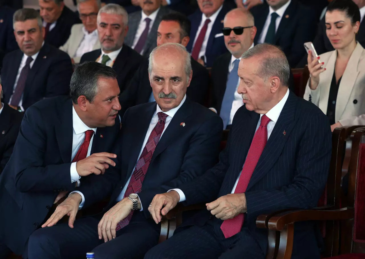 Merak konusu olmuştu... Özgür Özel, Cumhurbaşkanı Recep Tayyip Erdoğan ile ne konuştuklarını açıkladı!