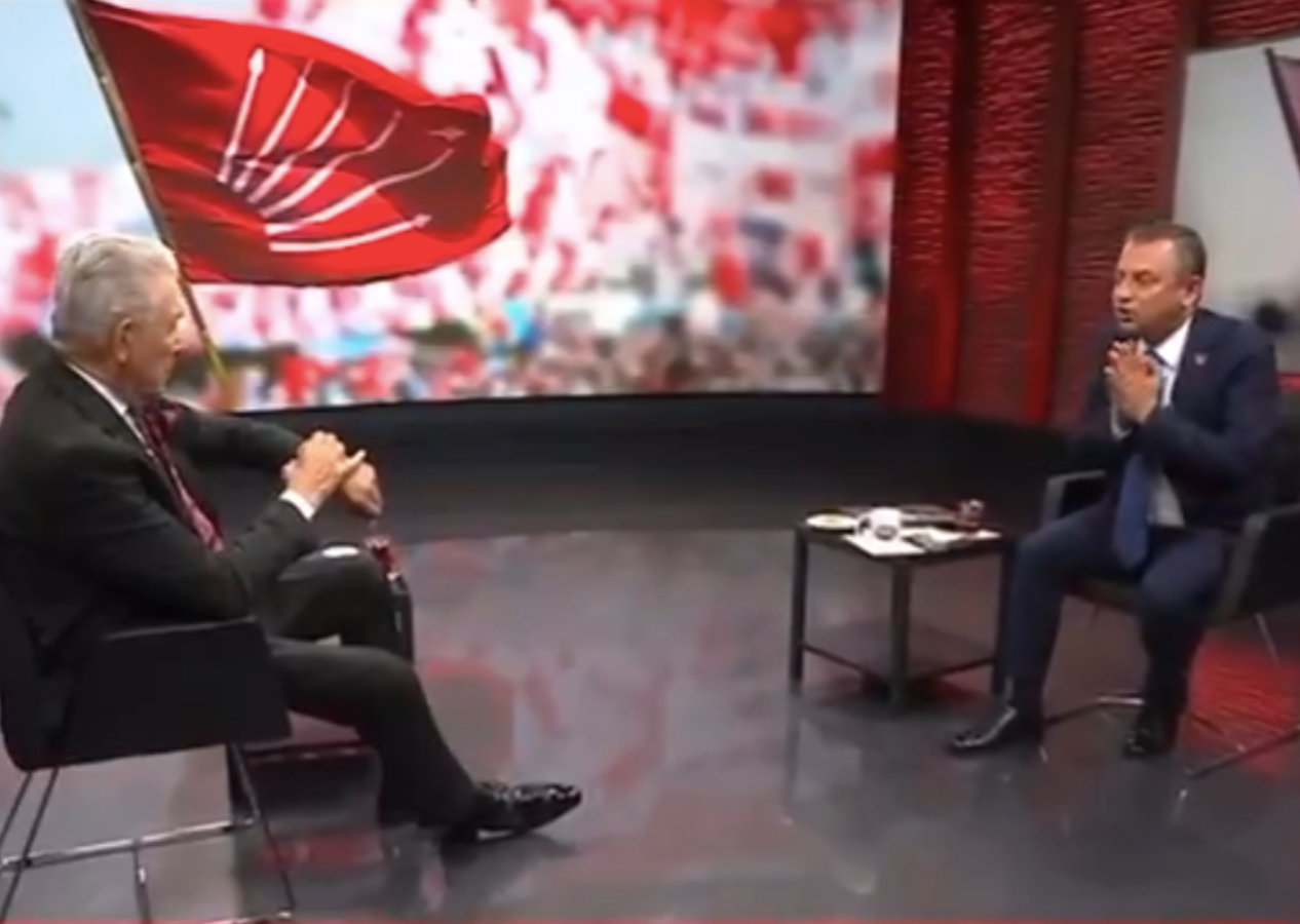 Sözcü TV canlı yayınında reklam pazarlığı... Uğur Dündar: Reklama gidelim! Özgür Özel: Asla reklama gidemeyiz!