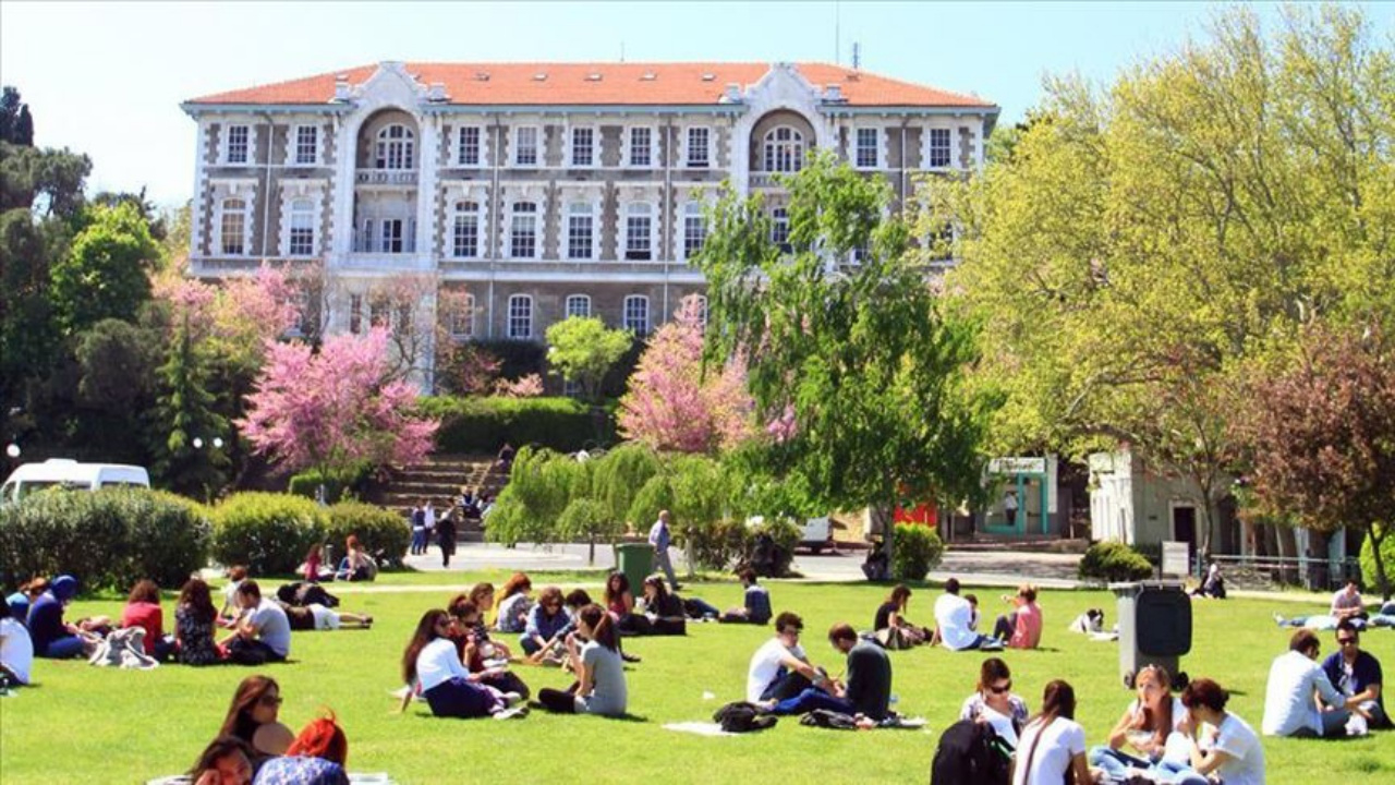 Boğaziçi Üniversitesi’nden dereceli öğrencilere aylık nakdi burs ve yurt desteği!