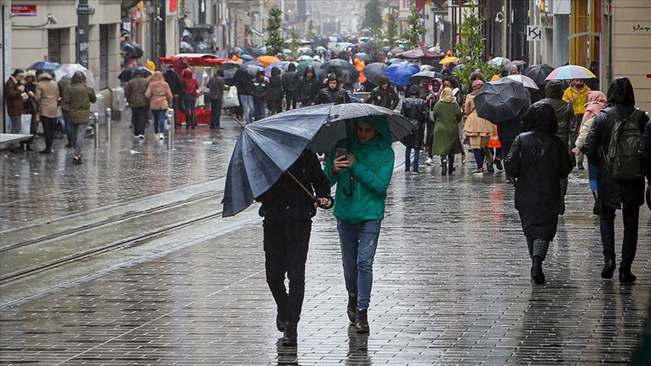 Meteorolojiden İstanbulluları serinleten haber! Sağanak yağış için saat verildi