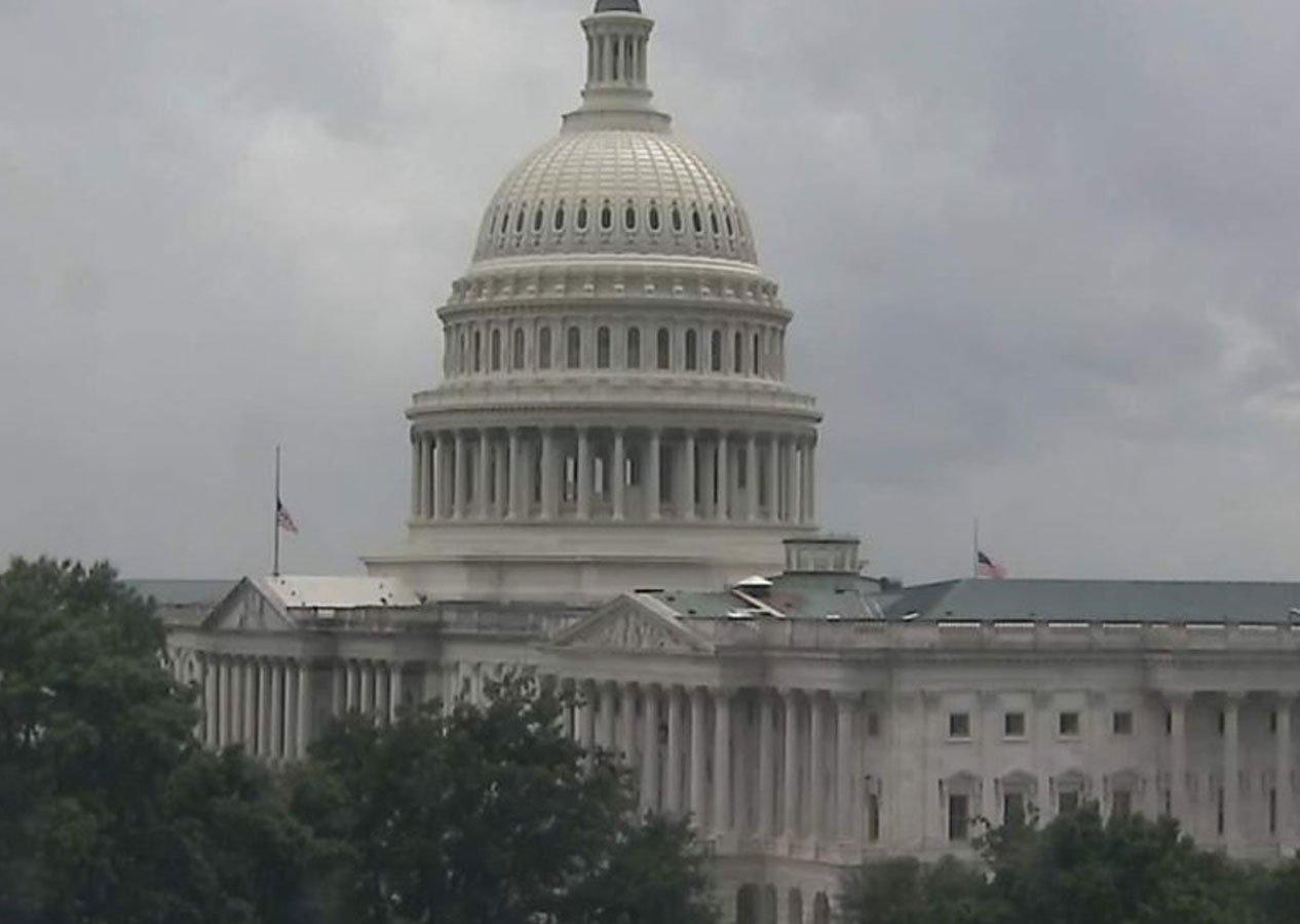 Biden öldü iddiaları: Washington'da bayraklar yarıya indirildi!