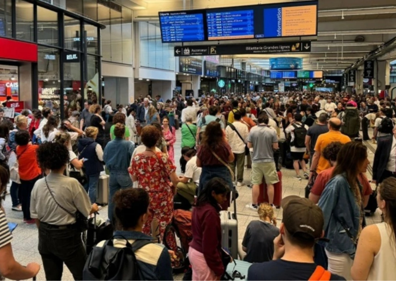 Fransa'da Olimpiyat Oyunları'na sabotaj girişimi! Hızlı tren ağına saldırı! 800 bin yolcu etkilendi...