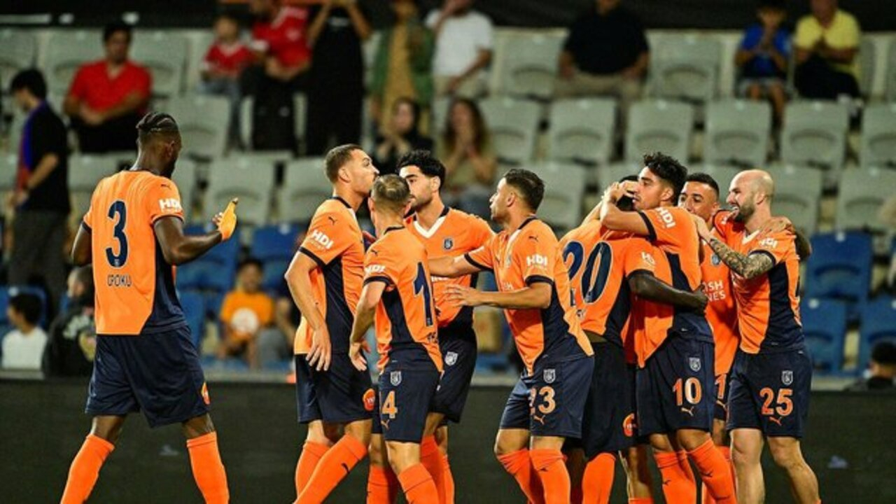 Başakşehir farka koştu, tur biletini cebine koydu! Başakşehir 6 - 1 La Fiorita | Maçın özeti