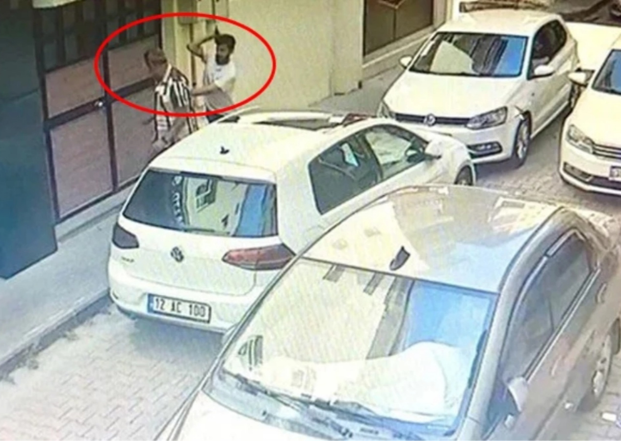 Madde bağımlısı adam sokak ortasında dehşet saçtı! 2 ölü, 7 yaralı var...