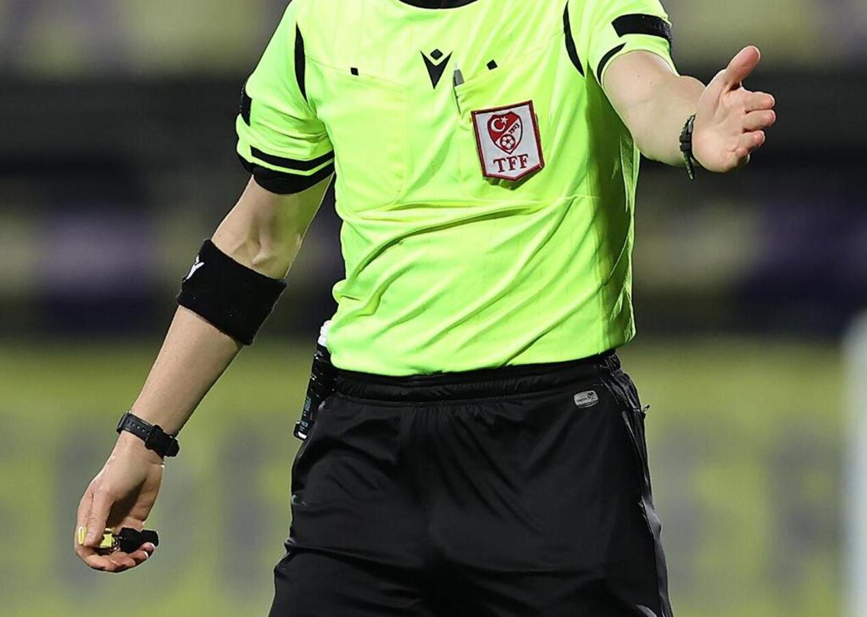FIFA'dan Süper Lig hakemine büyük şok: Düdük çalamayacak!