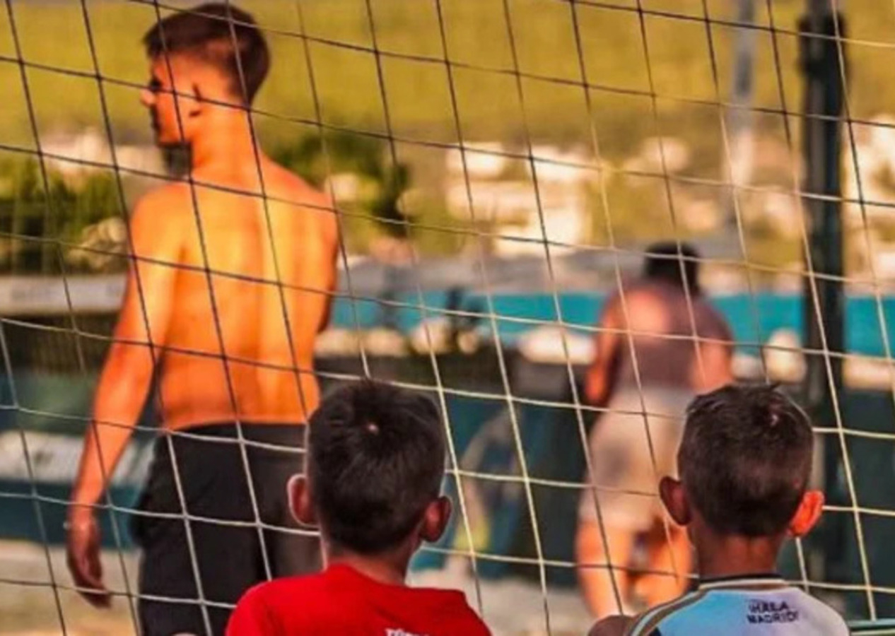 Arda Güler'i hayranlıkla seyreden çocuklar sosyal medyayı salladı!